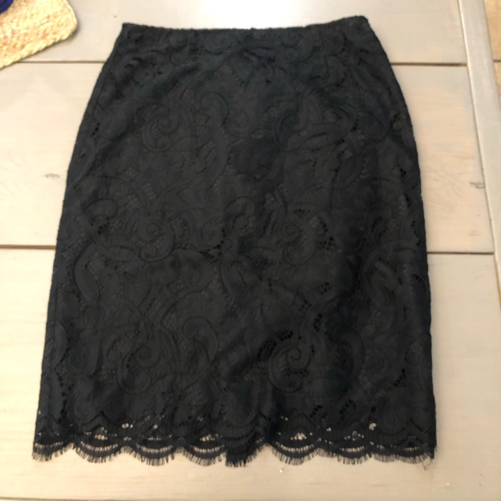 Lilly Pulitzer size 8 lace skirt.
